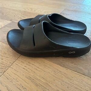 OOFOS Black Women's Sandals